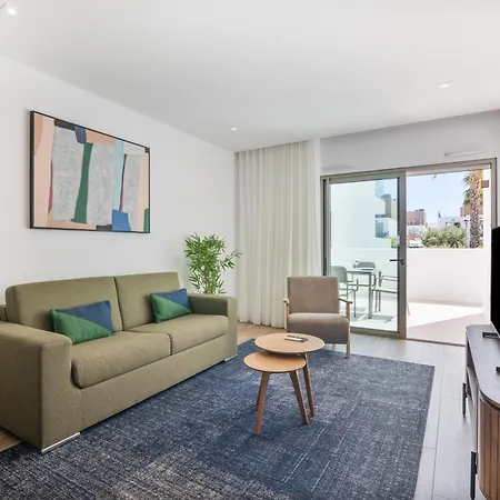 Luxury 2br With Terrace 5-min Walk