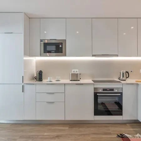 Luxury 2br With Terrace 5-min Walk
