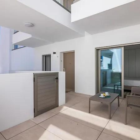 Luxury 2br With Terrace 5-min Walk Apartment