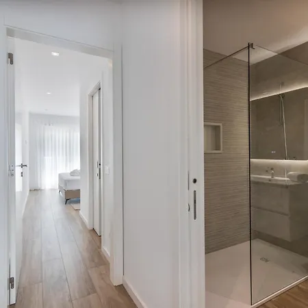 Luxury 2br With Terrace 5-min Walk