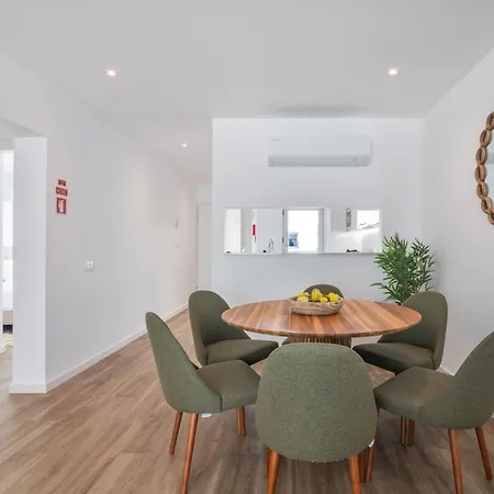 Luxury 2br With Terrace 5-min Walk
